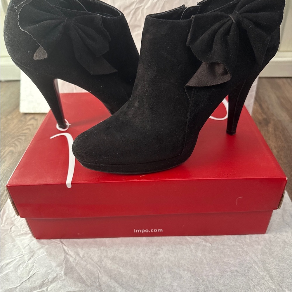 Impo Elegant Black Heeled Boots with Bow